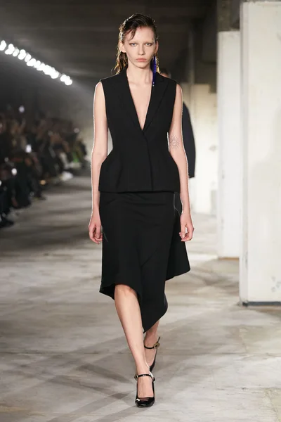 Look 3
